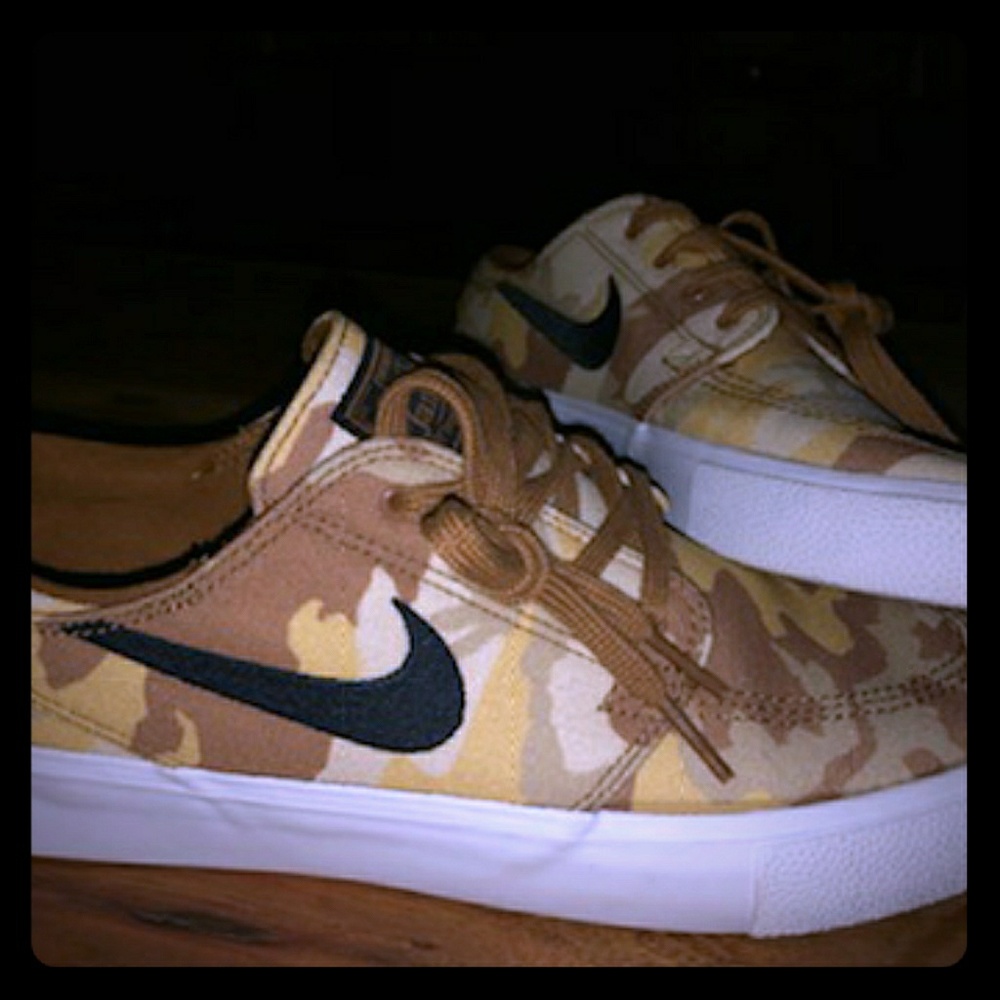 Nike Zoom Janoski RM Skate Shoes